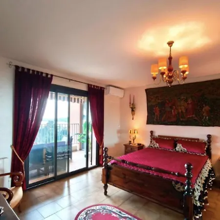 Lejlighed Large Bright With Balcony And Sea View *