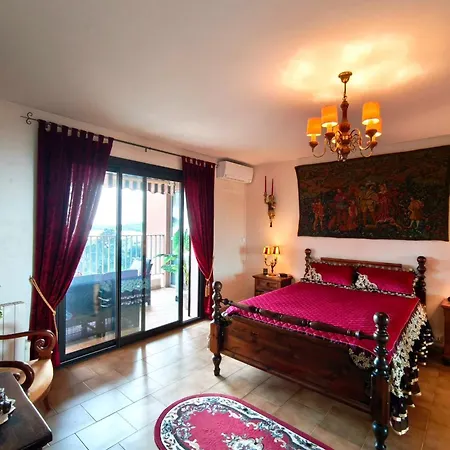Large Bright With Balcony And Sea View *