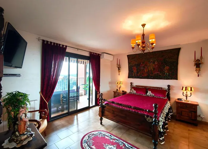 Large Bright With Balcony And Sea View Apartment
